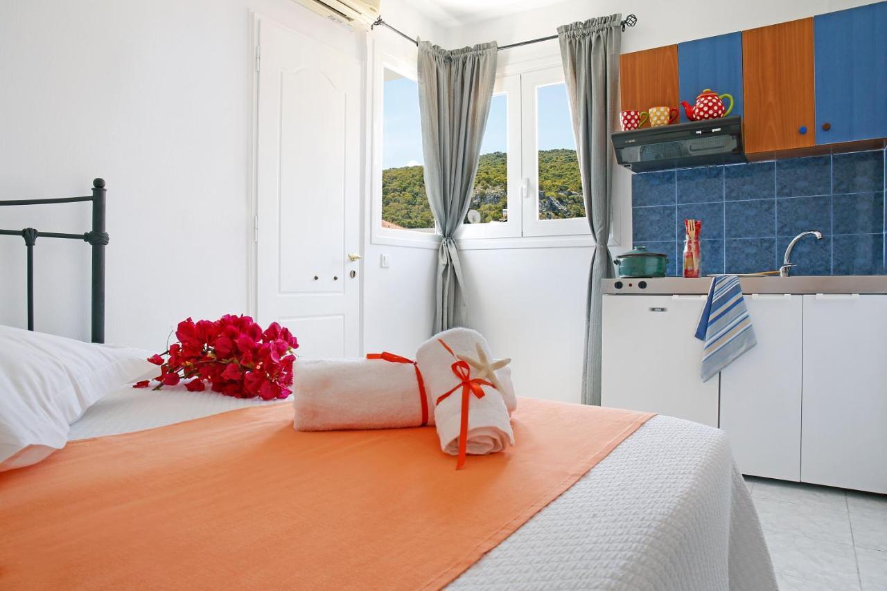 Agistri Apartments Skála エクステリア 写真
